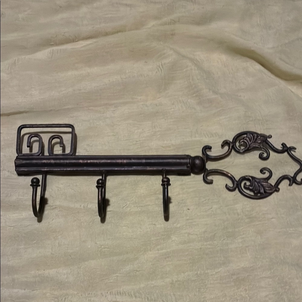Antique Key Design Wall Hook in Bronze